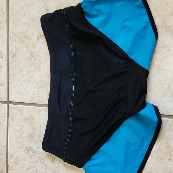 Women’s Speed Up Short Shorts.  Size 2. - Picture 6 of 9